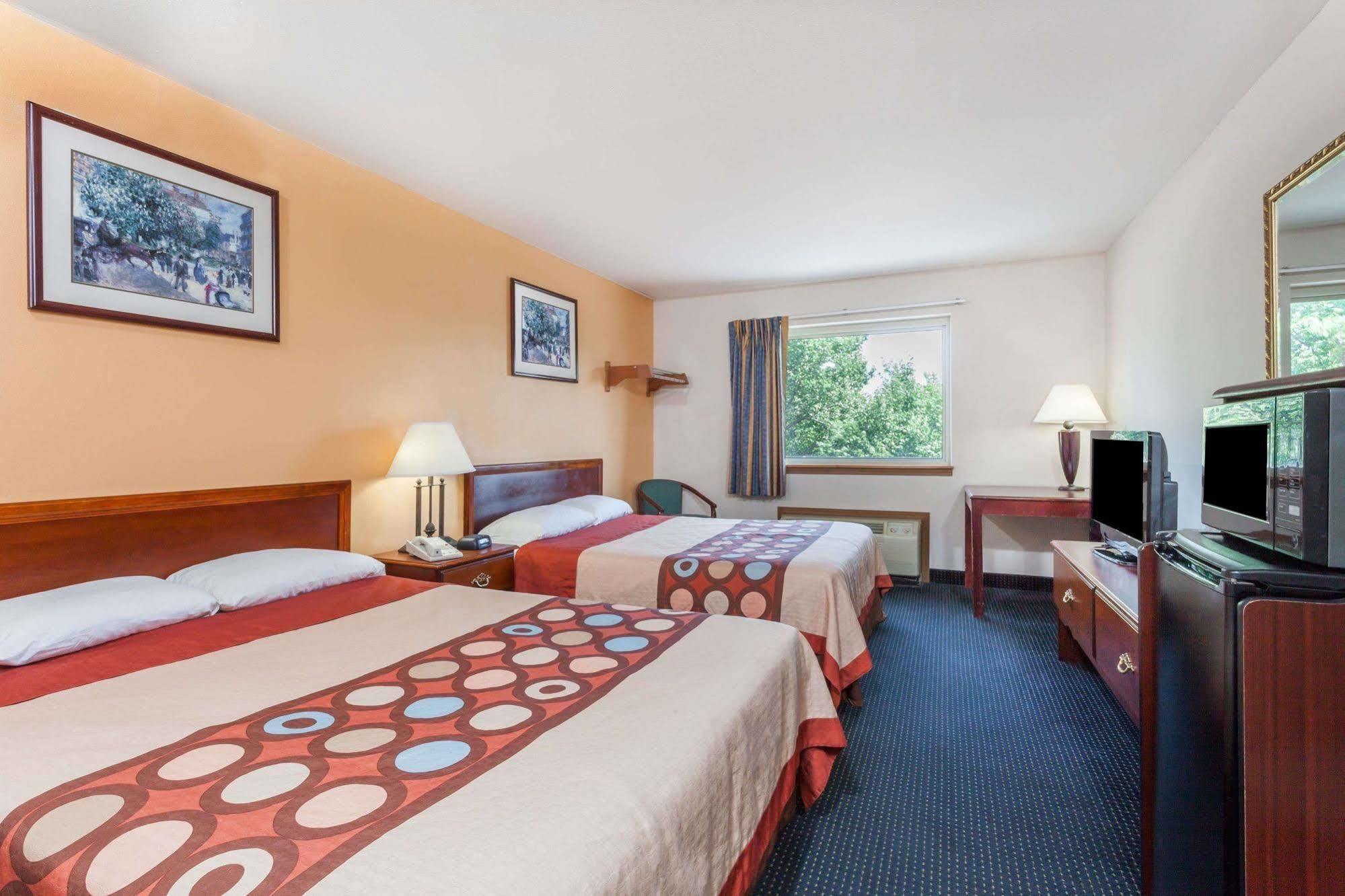 Super 8 By Wyndham Lexington Hamburg Area Hotel Exterior photo